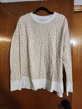 Time and Tru Cream and Beige Leopard Crewneck Sweatshirt